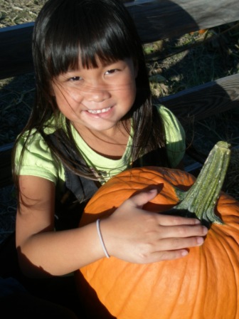 Kasen holding her pumpkin